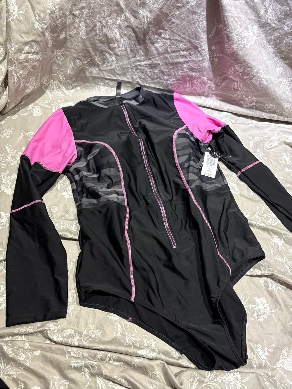 NWT Torrid rash guard swimsuit grey camo pink black 2X front zip